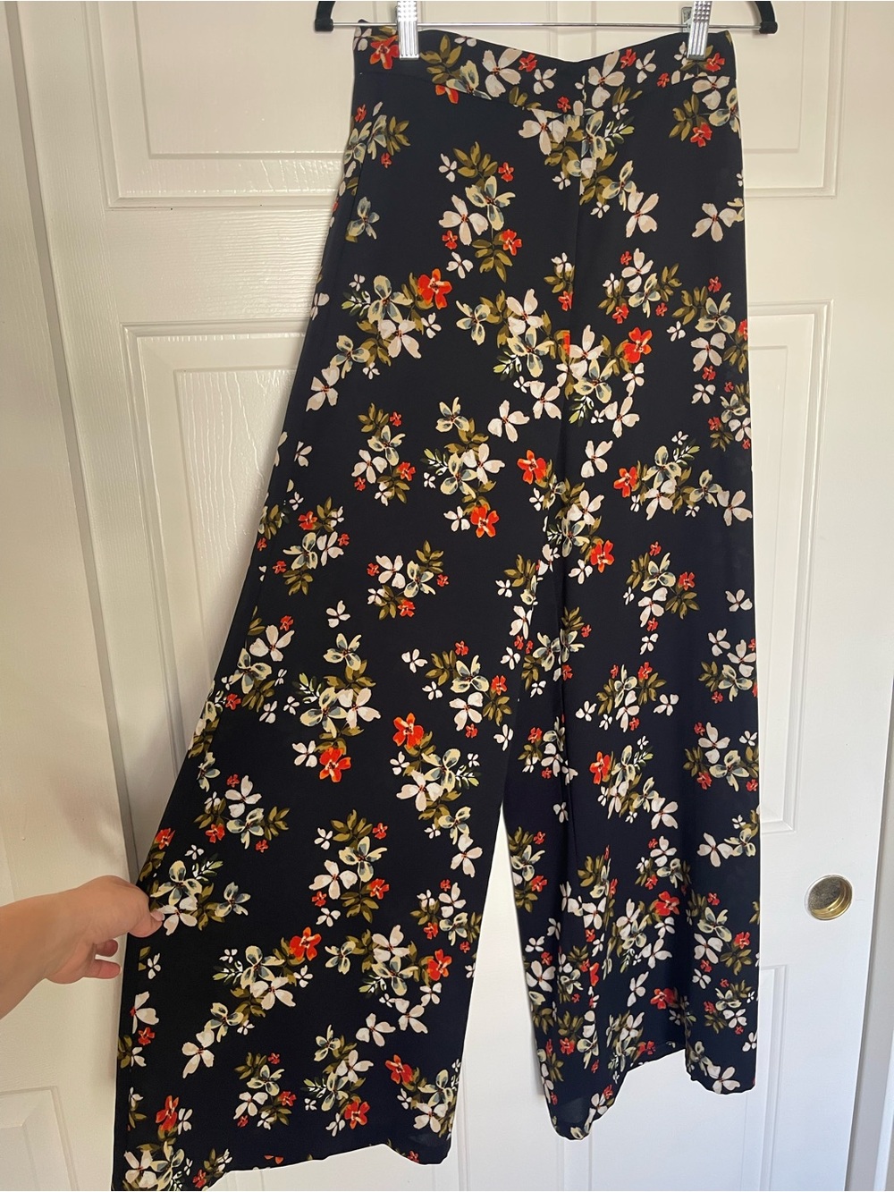 Jill Stuart Navy Floral Wide-Leg Pants with Red & White Blooms